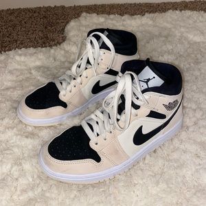 Women’s Air Jordan 1 Mid ‘Barely Orange’
